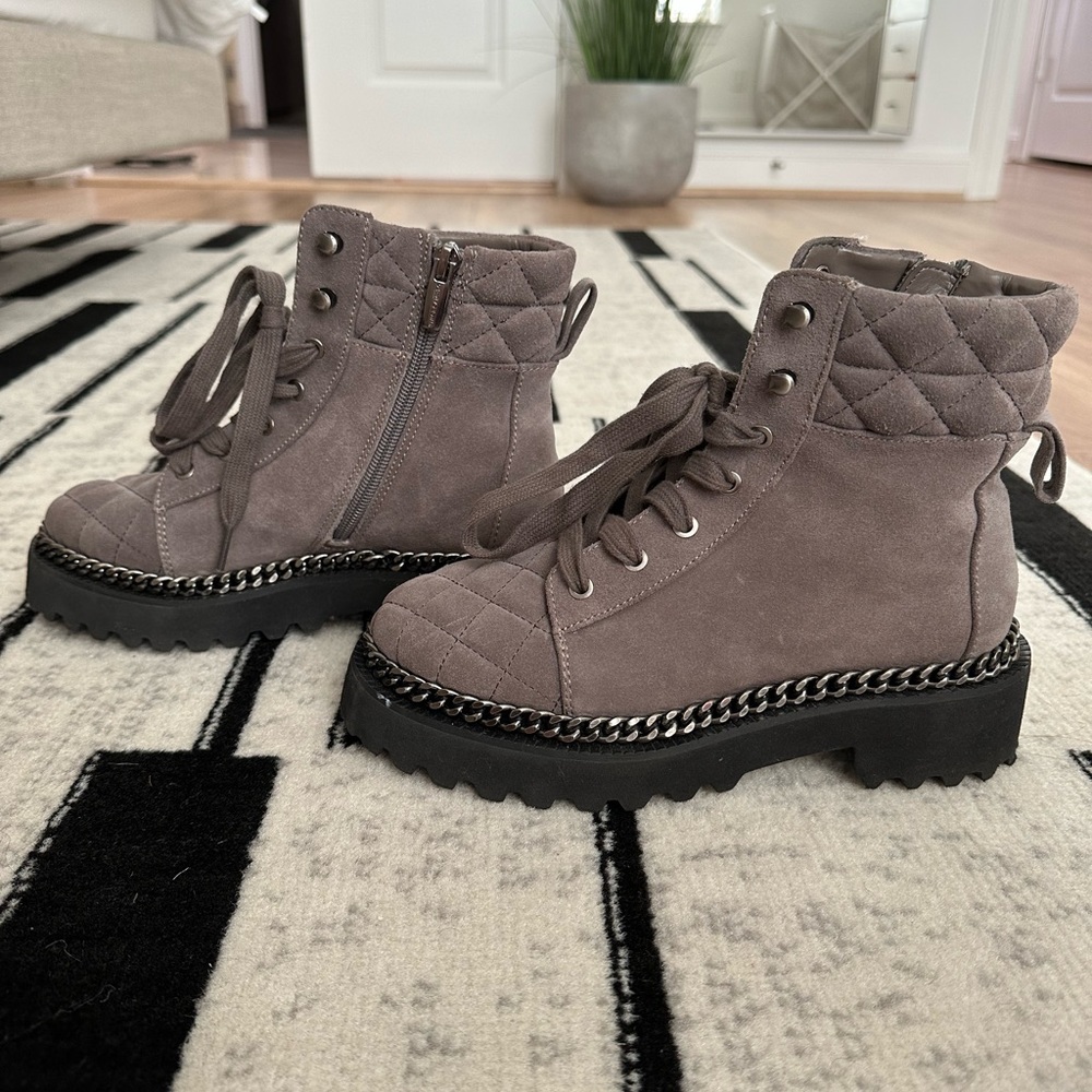 Semi new NATURAL CHAINED COMBAT BOOTS
